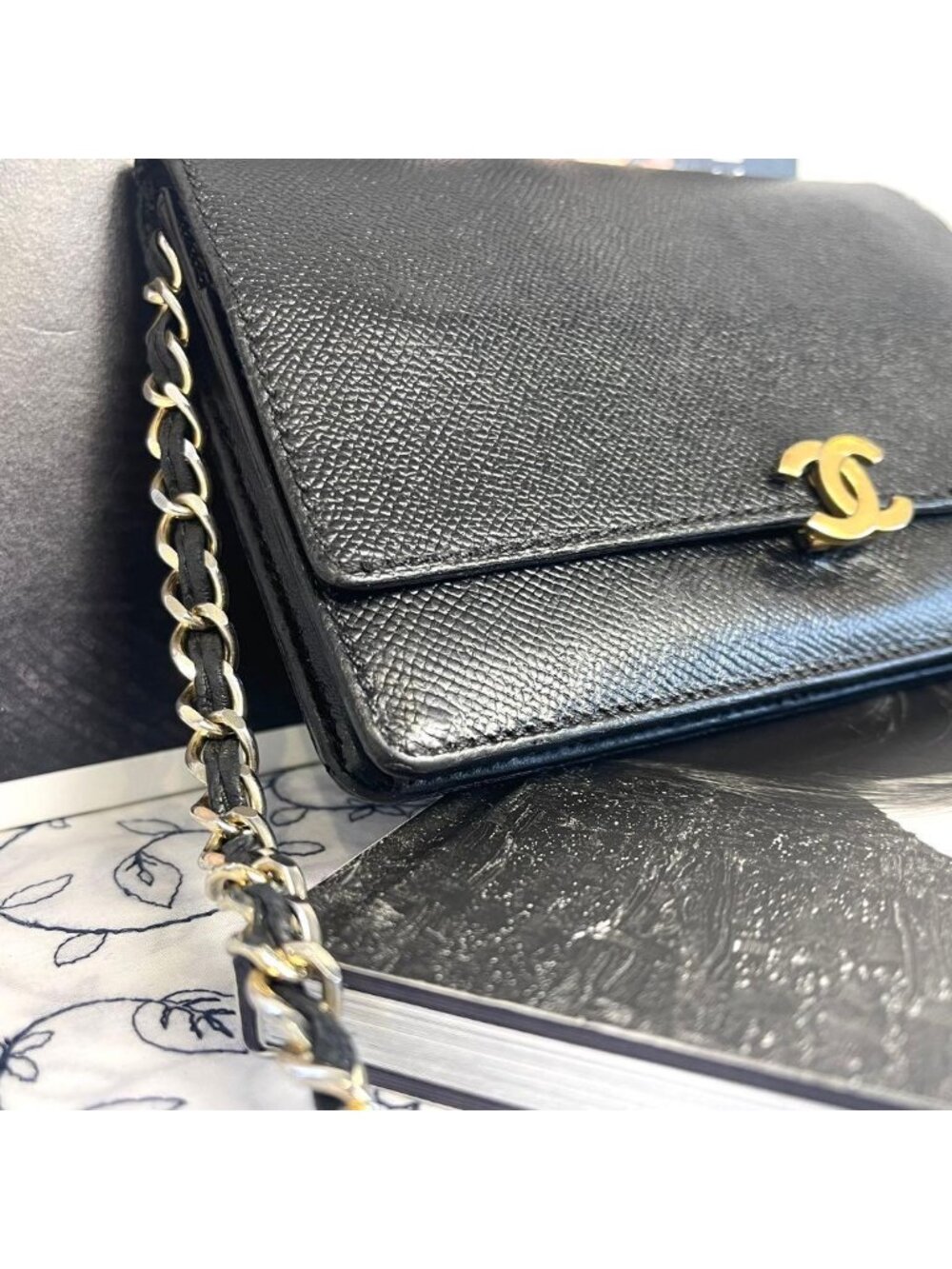 Chanel Chain Wallet Caviar Leather CC Logo - Picture 4 of 15
